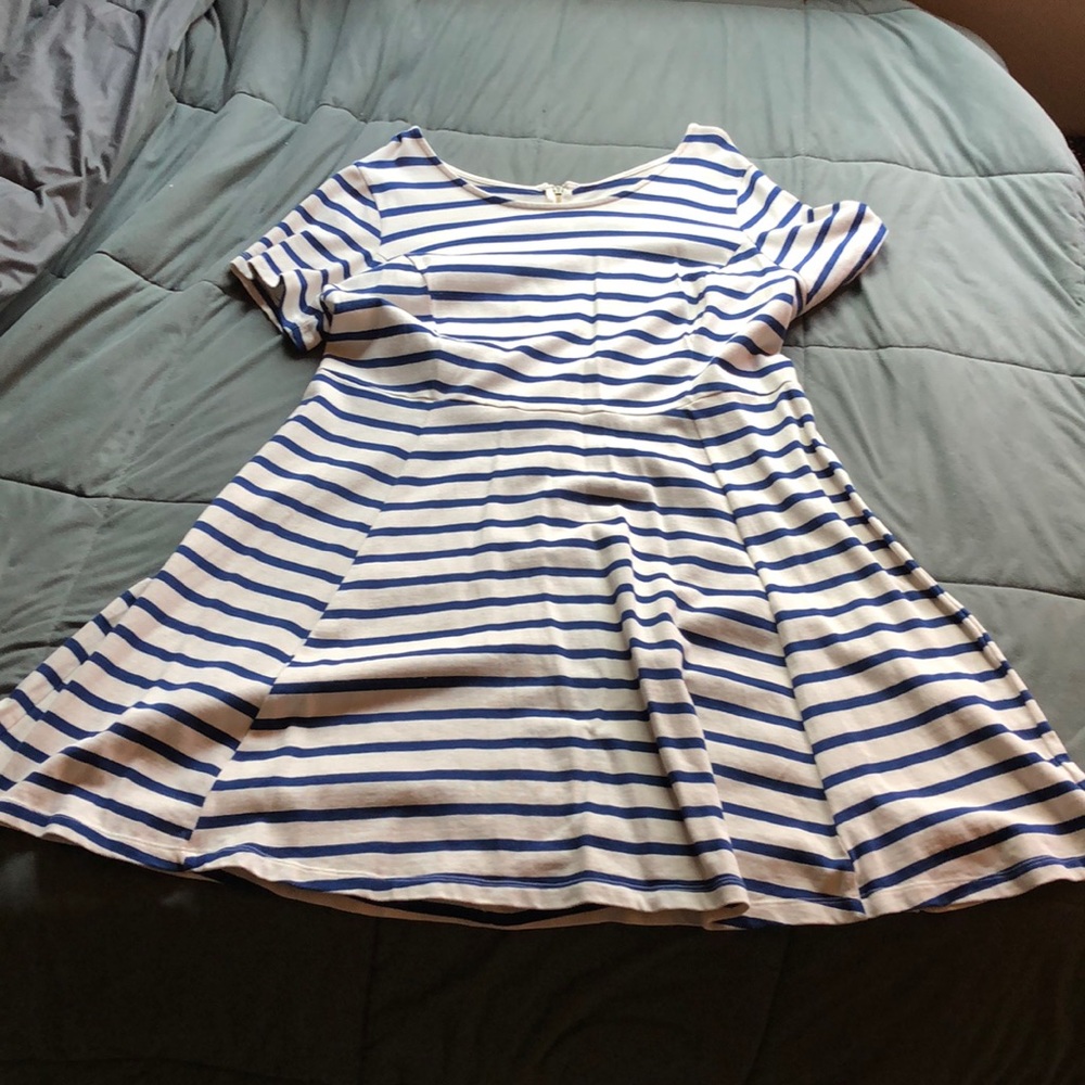 Short sleeve dress